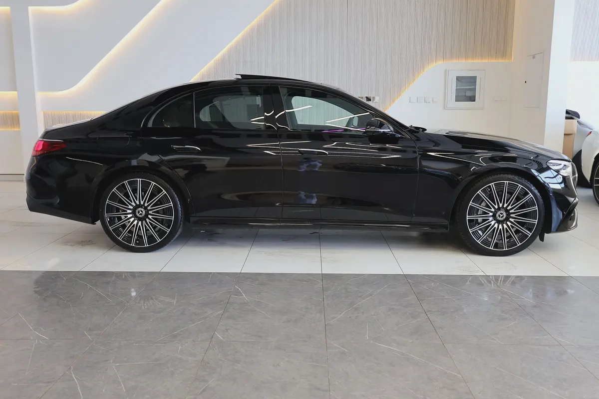 Mercedes-Benz E-Class E 300 2025 GCC Specs-0 KM-UNDER WARRANTY  SERVICE-BRAND NEW-6-6