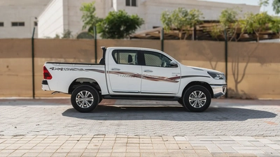 2026 Toyota Hilux SGLX 2.8L AT Diesel (White-Red)-1