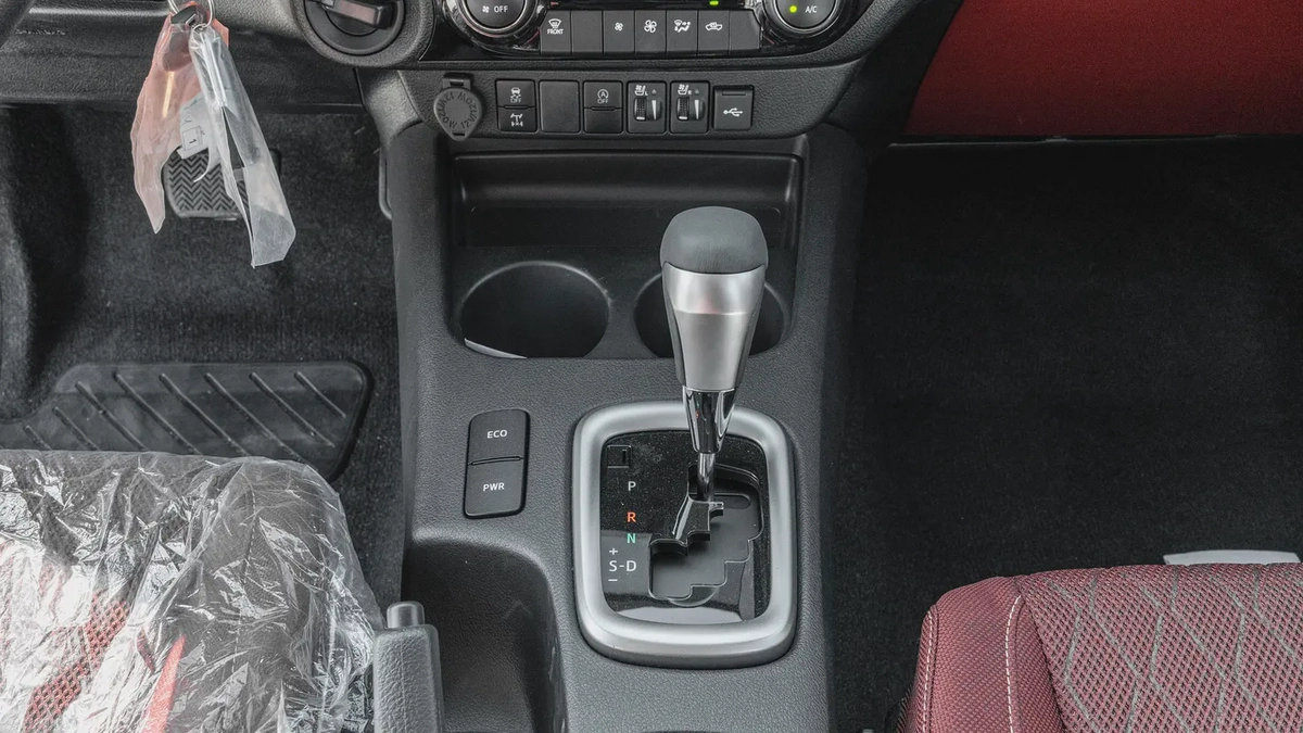 2026 Toyota Hilux SGLX 2.8L AT Diesel (White-Red)-15-15