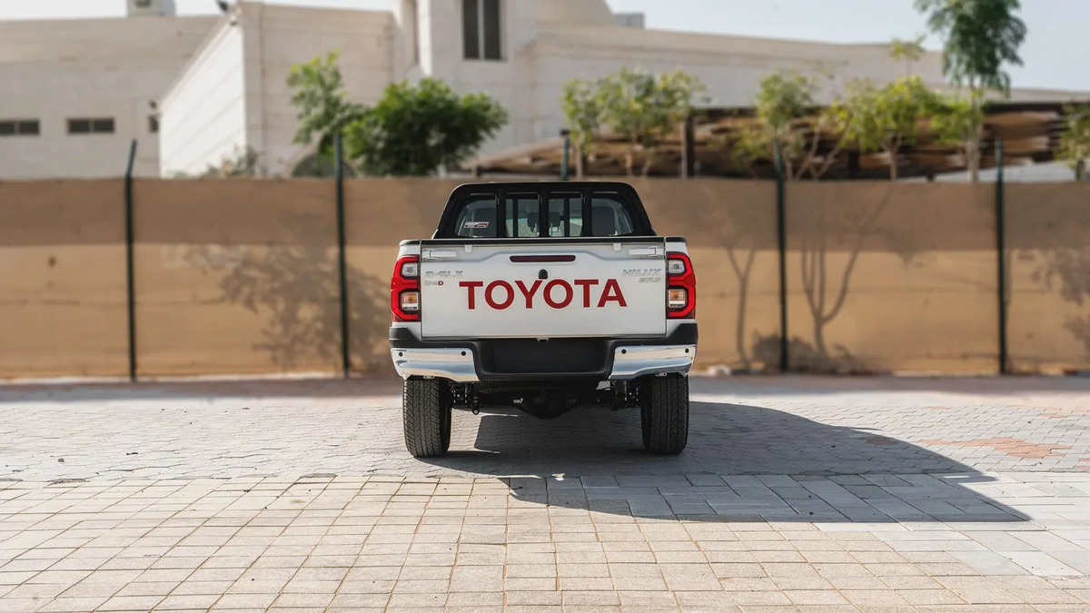 2026 Toyota Hilux SGLX 2.8L AT Diesel (White-Red)-4-4