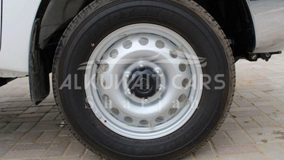 Toyota Hilux Basic 2.4D MT - MY2025-15