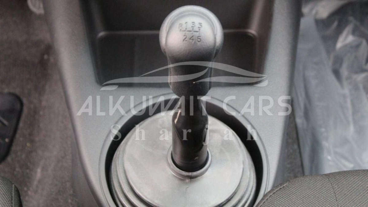 Toyota Hilux Basic 2.4D MT - MY2025-14-0