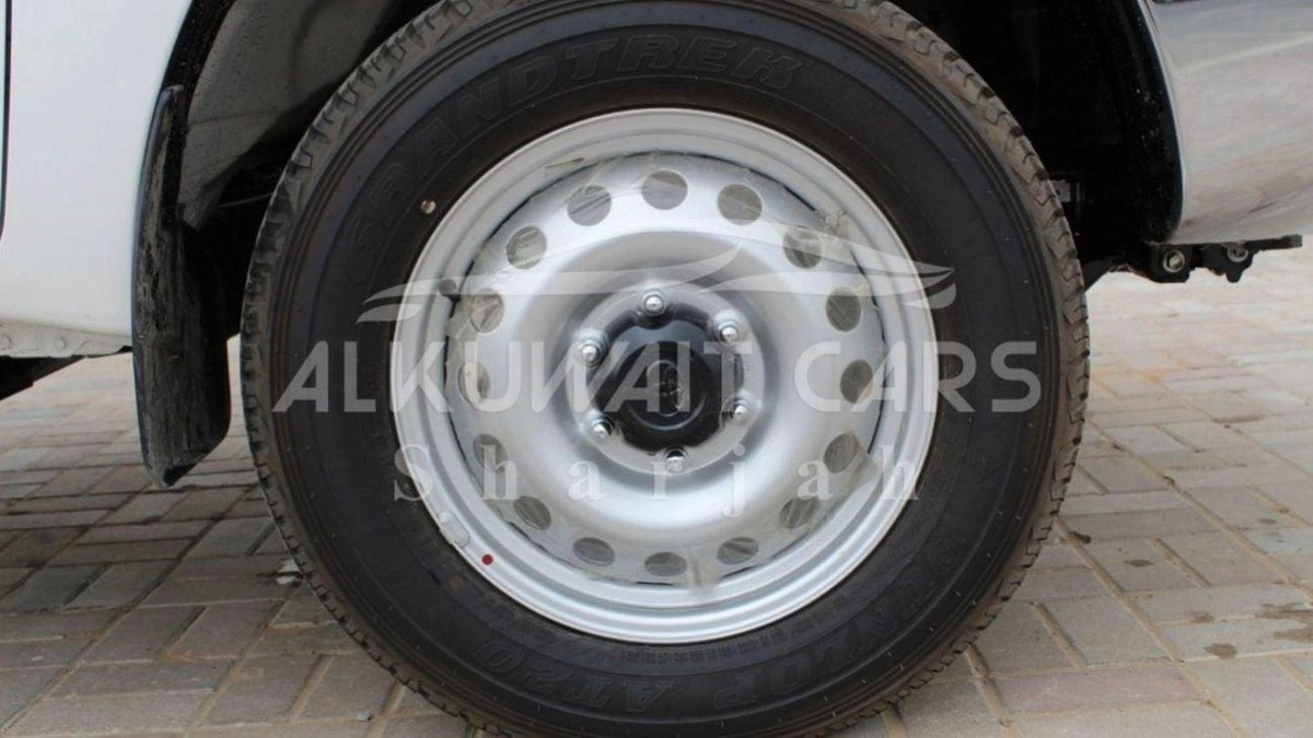 Toyota Hilux Basic 2.4D MT - MY2025-15-0