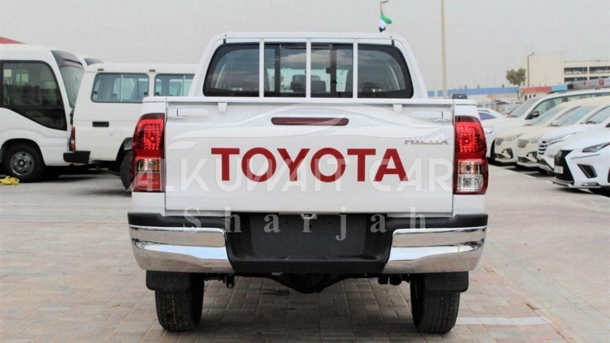 Toyota Hilux Basic 2.4D MT - MY2025-4-0