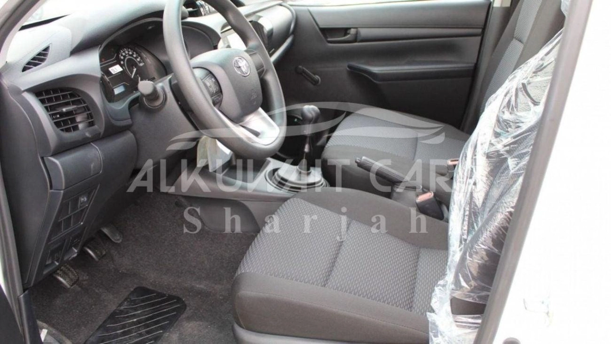 Toyota Hilux Basic 2.4D MT - MY2025-6-0