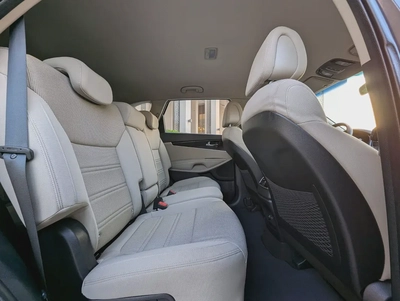 Kia Sorento 2016 GCC V6 Premium Condition 7 Seater Perfect Inside Out Low KM Family SUV-10