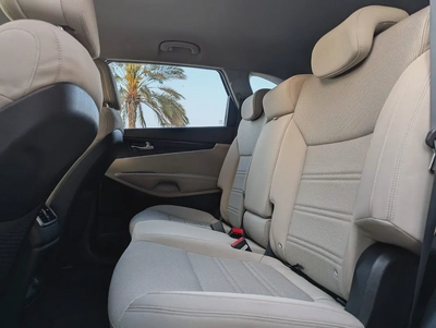 Kia Sorento 2016 GCC V6 Premium Condition 7 Seater Perfect Inside Out Low KM Family SUV-11