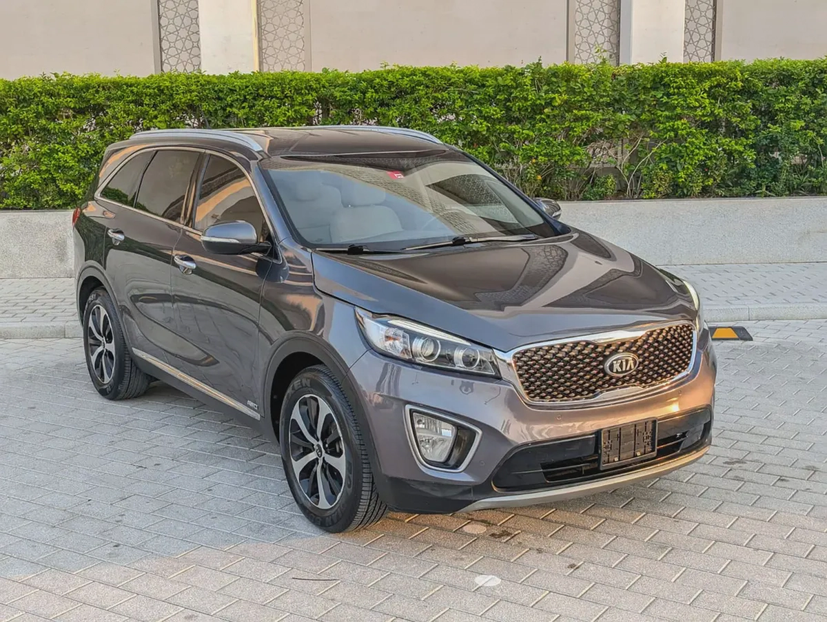 Kia Sorento 2016 GCC V6 Premium Condition 7 Seater Perfect Inside Out Low KM Family SUV-2-2