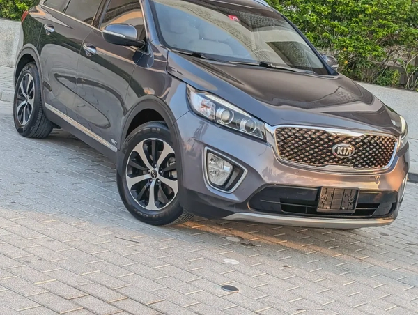 Kia Sorento 2016 GCC V6 Premium Condition 7 Seater Perfect Inside Out Low KM Family SUV