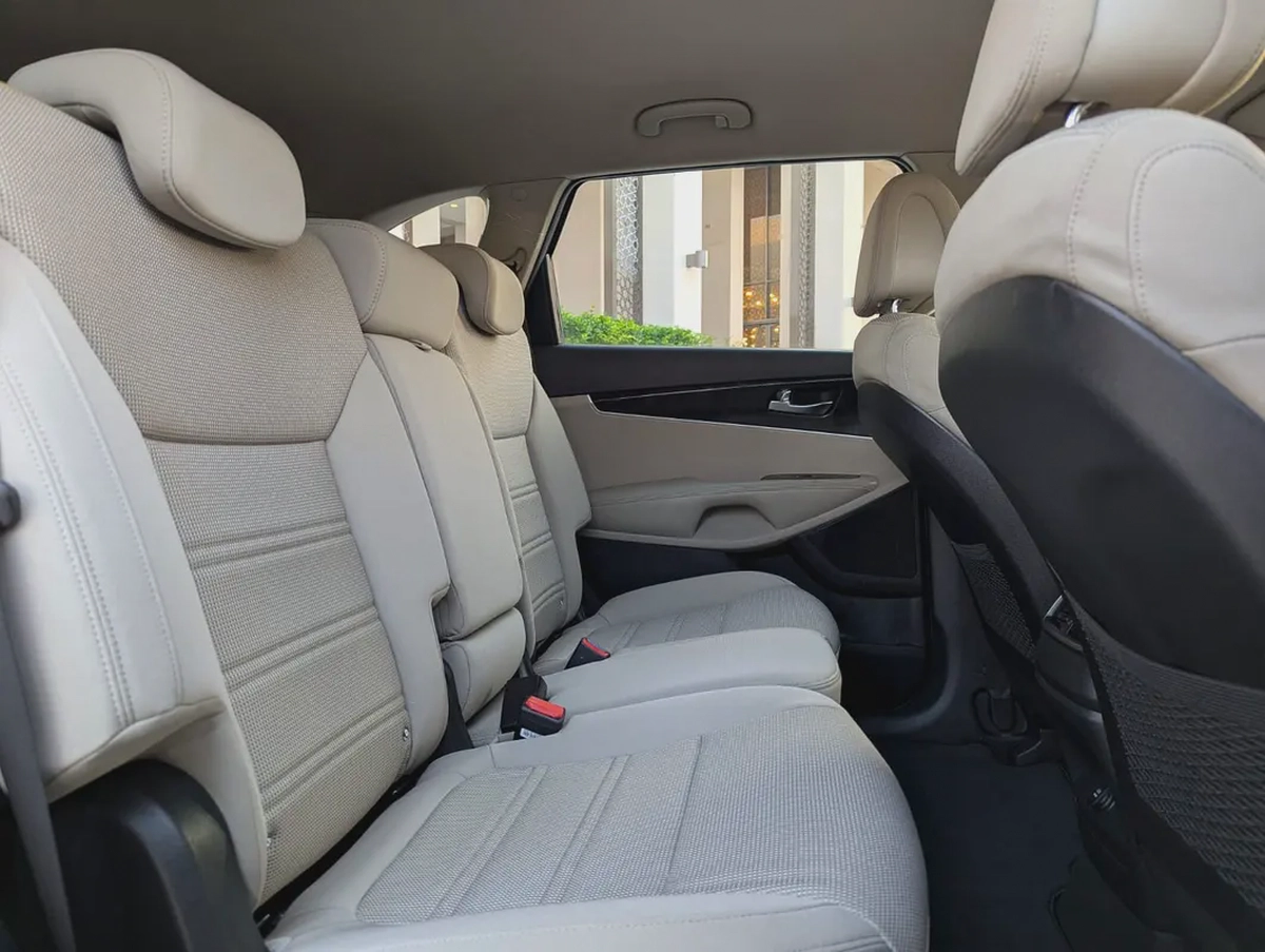 Kia Sorento 2016 GCC V6 Premium Condition 7 Seater Perfect Inside Out Low KM Family SUV-12-12