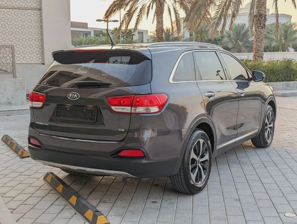 Kia Sorento 2016 GCC V6 Premium Condition 7 Seater Perfect Inside Out Low KM Family SUV