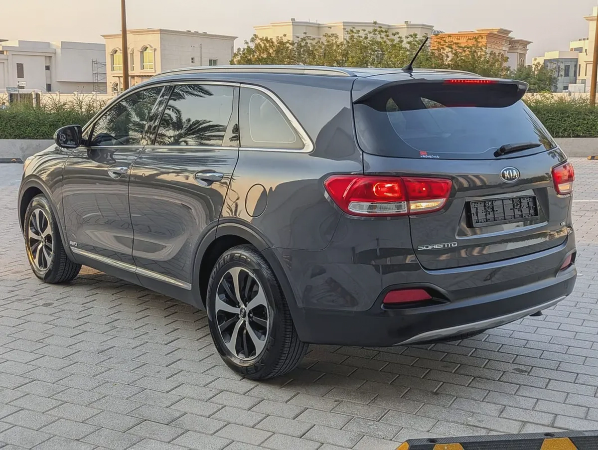 Kia Sorento 2016 GCC V6 Premium Condition 7 Seater Perfect Inside Out Low KM Family SUV-14-14