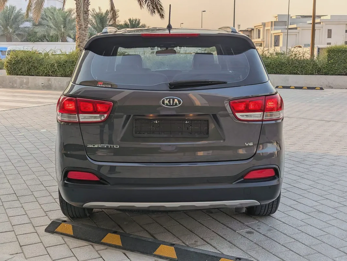 Kia Sorento 2016 GCC V6 Premium Condition 7 Seater Perfect Inside Out Low KM Family SUV-15-15