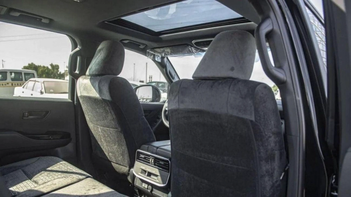 Toyota Land Cruiser Toyota Land Cruiser GXR 4.0L Petrol with sunroof 2024-11-11