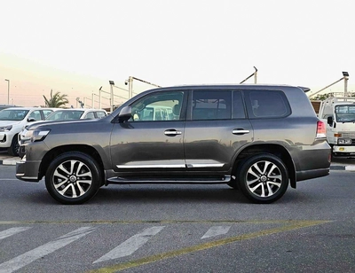 Toyota Land Cruiser  5.7 BIG ENGINE/ SHAPE 2021/ FULL OPTION / EXPORT ONLY / LOT#46060-11