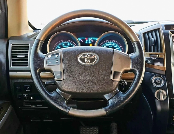 Toyota Land Cruiser  5.7 BIG ENGINE/ SHAPE 2021/ FULL OPTION / EXPORT ONLY / LOT#46060