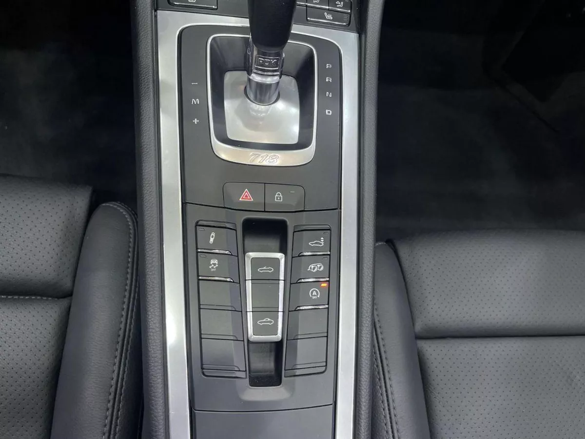 Porsche 718 Boxster STANDARD Std 2.0L A/T-15-0