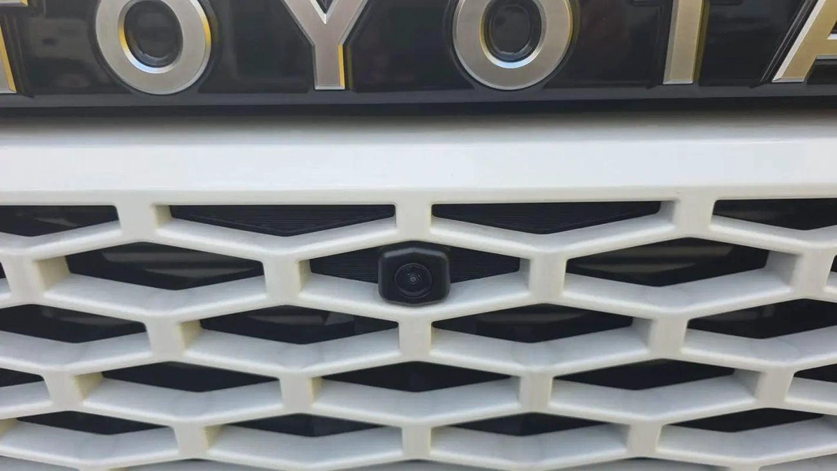 Toyota Hilux Hilux E 2.8L MT-2-0