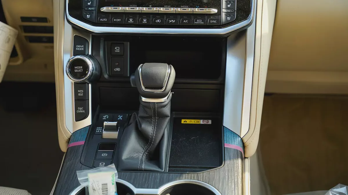 2026 / Toyota Land Cruiser VXR 3.5L HYBRID GCC Specs-15-15