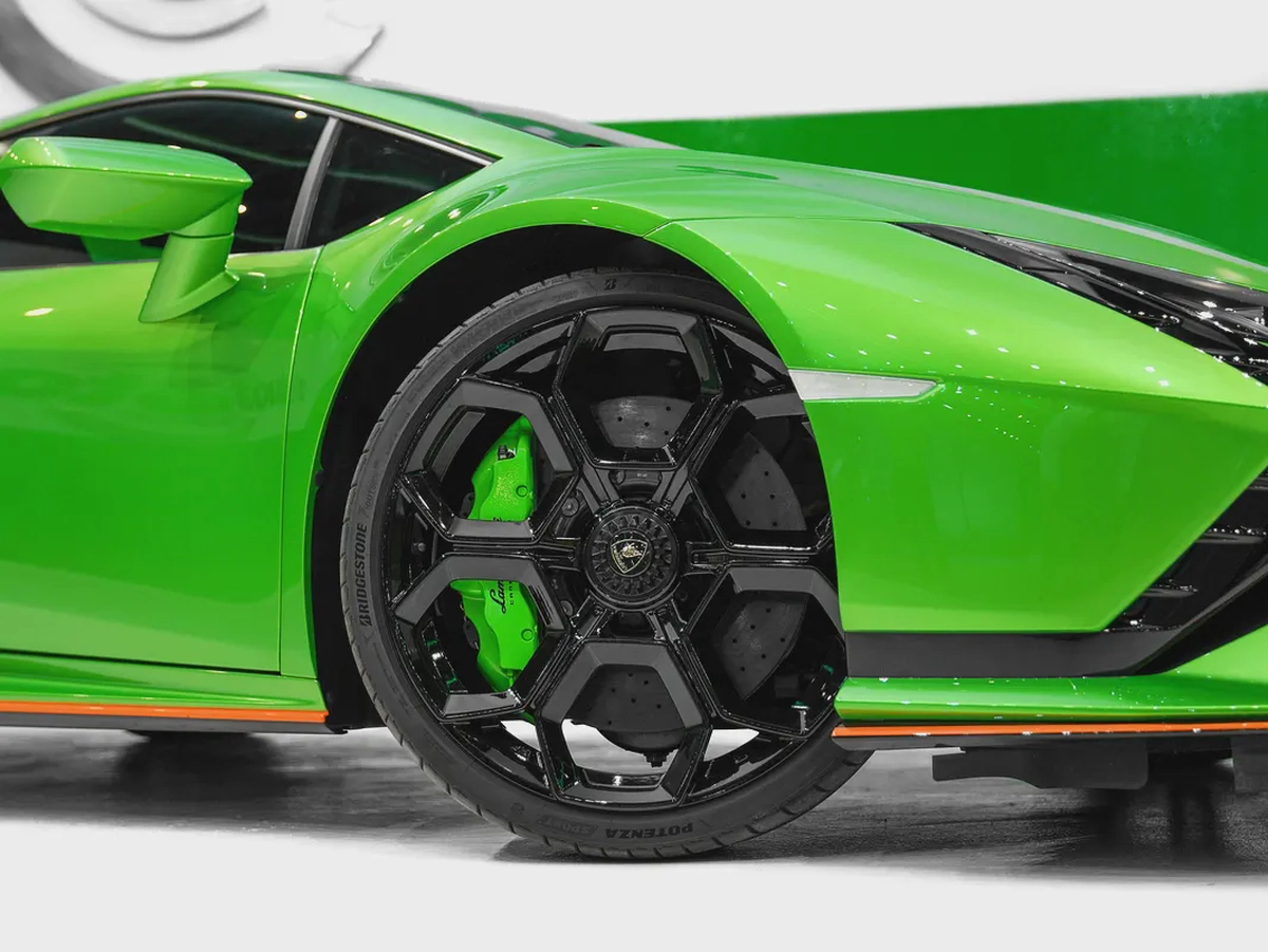 Only 408 Km Extended Interior and Exterior Carbon Package Tecnica 2023 : SWAP your car to grab it-6-6