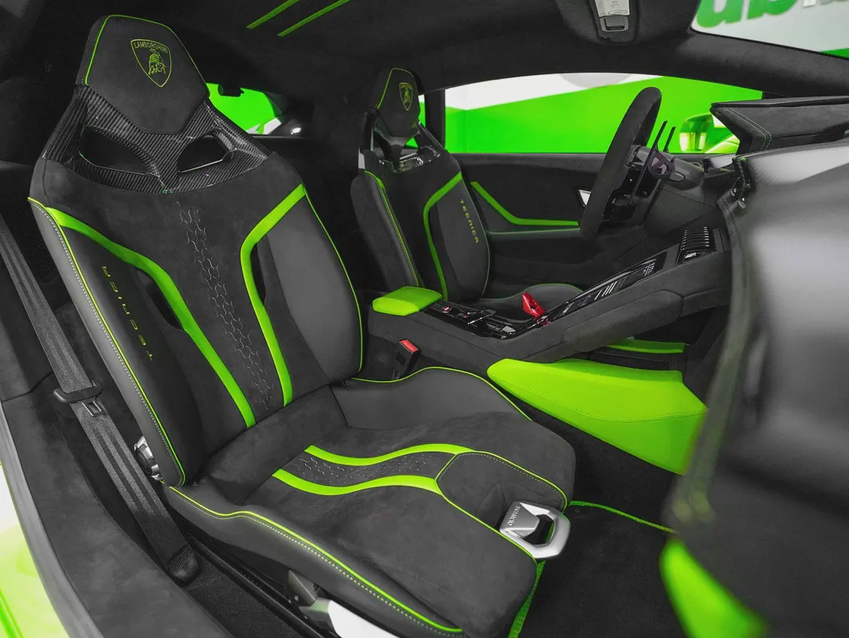Only 408 Km Extended Interior and Exterior Carbon Package Tecnica 2023 : SWAP your car to grab it-10-10