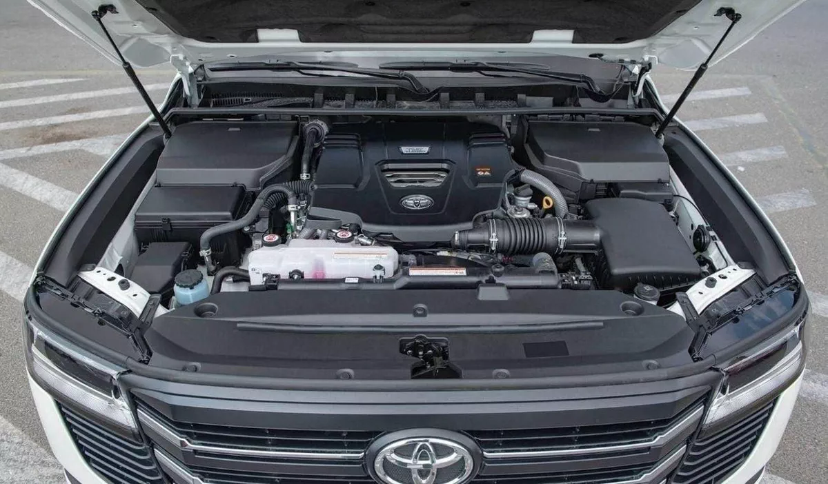 Toyota Land Cruiser GXR LC300 GXR 3.3D AT MY2024 – WHITE-19-0