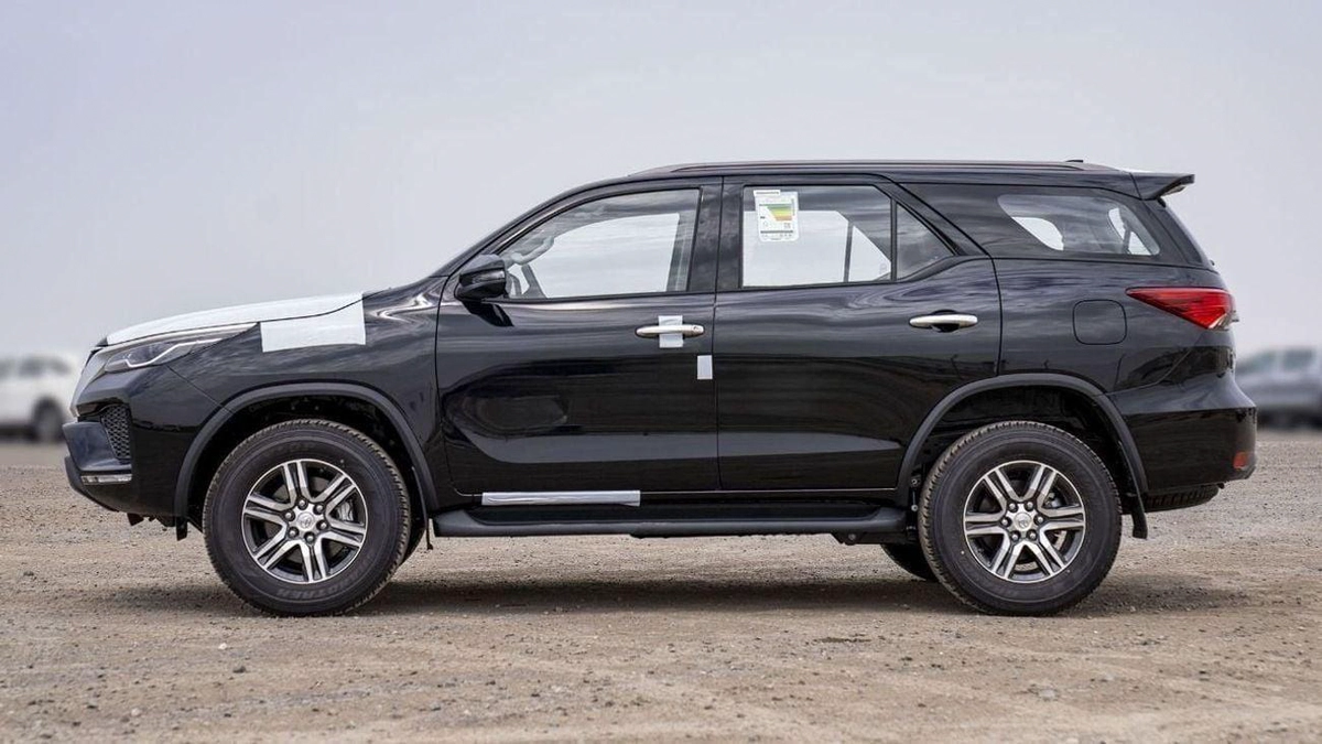 Toyota Fortuner EXR-7-0