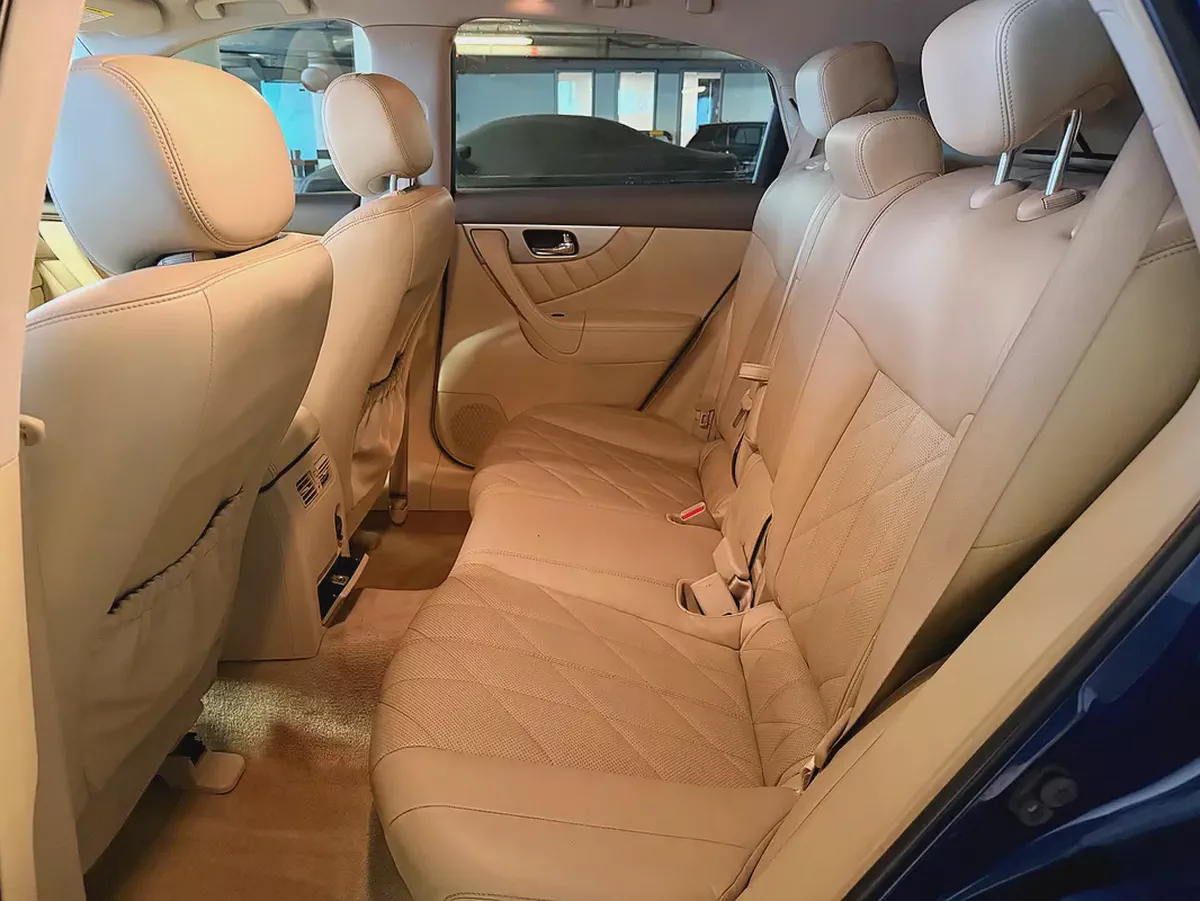 Infiniti QX70 V6 3.7 2017 Model GCC Specs With Partial service History In Perfect Condition-9-9