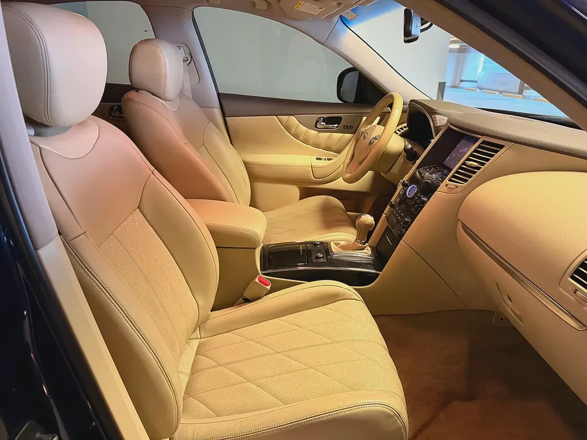 Infiniti QX70 V6 3.7 2017 Model GCC Specs With Partial service History In Perfect Condition-10-10