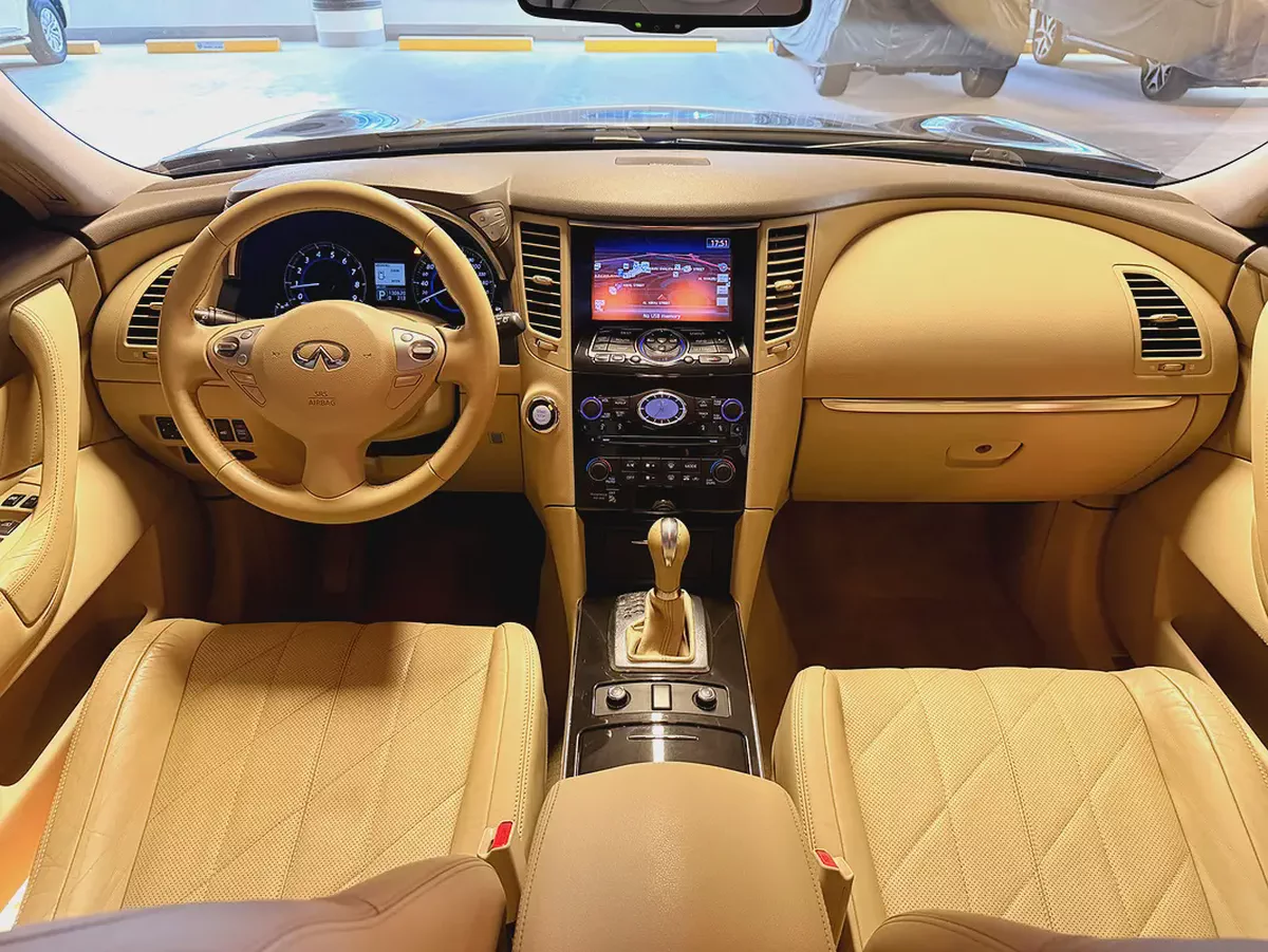 Infiniti QX70 V6 3.7 2017 Model GCC Specs With Partial service History In Perfect Condition-12-12