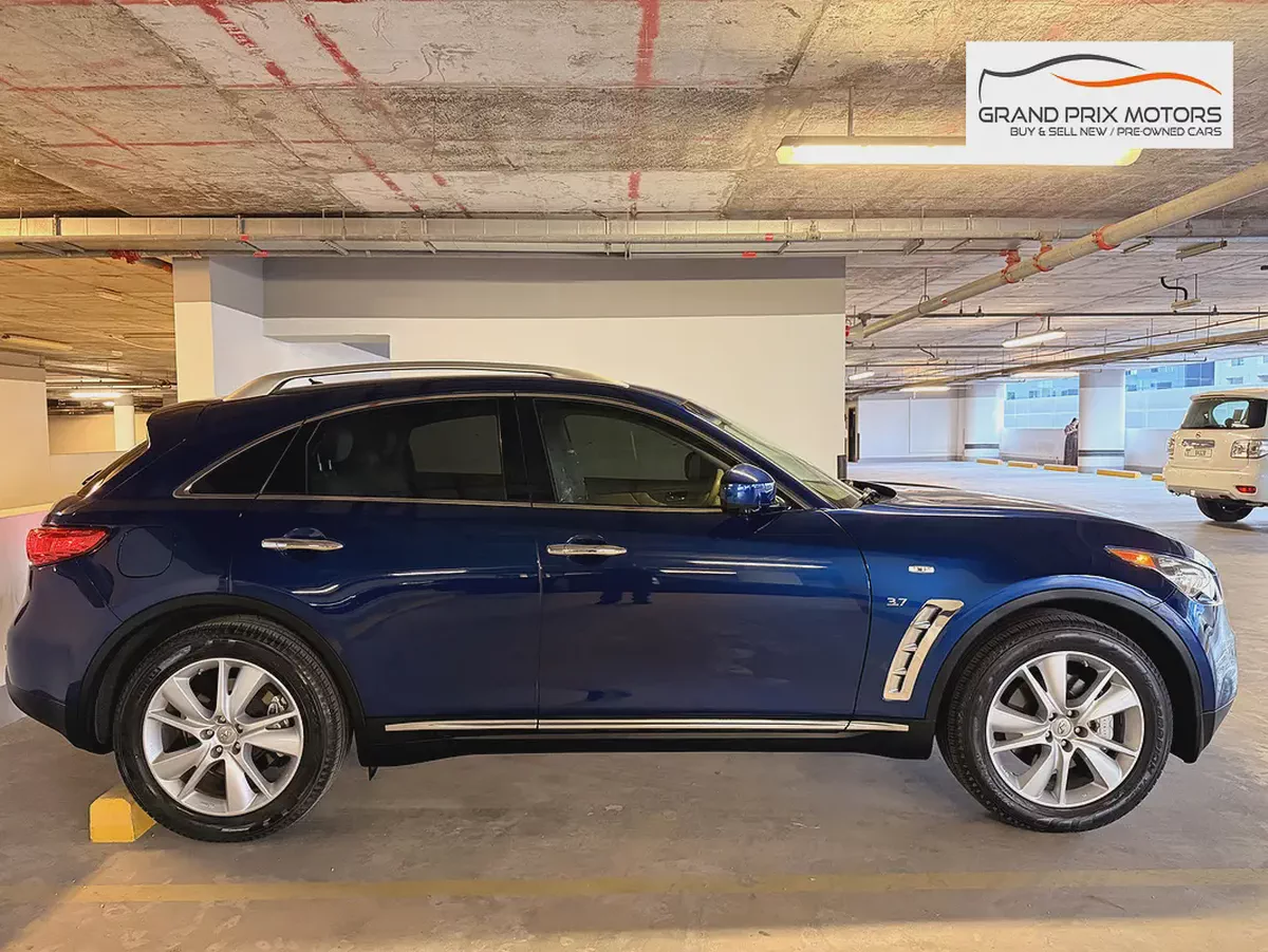 Infiniti QX70 V6 3.7 2017 Model GCC Specs With Partial service History In Perfect Condition-3-3