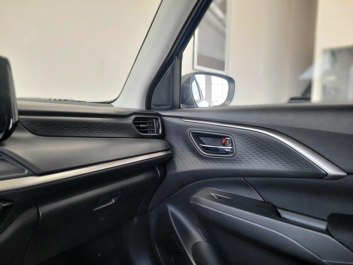 Suzuki Swift GLX 2026 Dual Tone-2-2