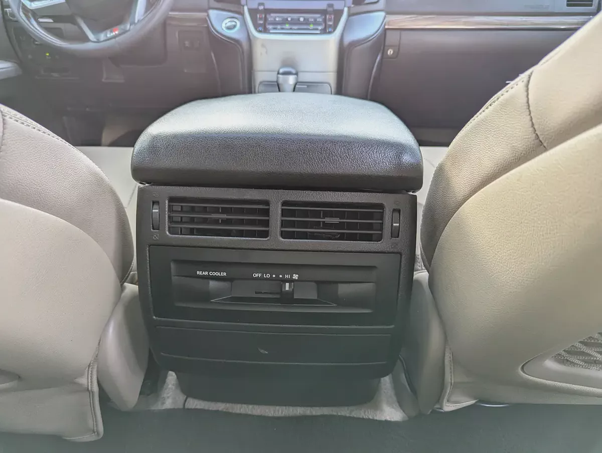 Toyota Land Cruiser 2011 GCC Facelifted To 2025 Premium Condition Daily Use Car Perfect For Family-12-12