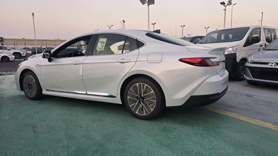 TOYOTA CAMRY LE 2.5L HYBRID 2026 – GCC SPECIFICATION-2