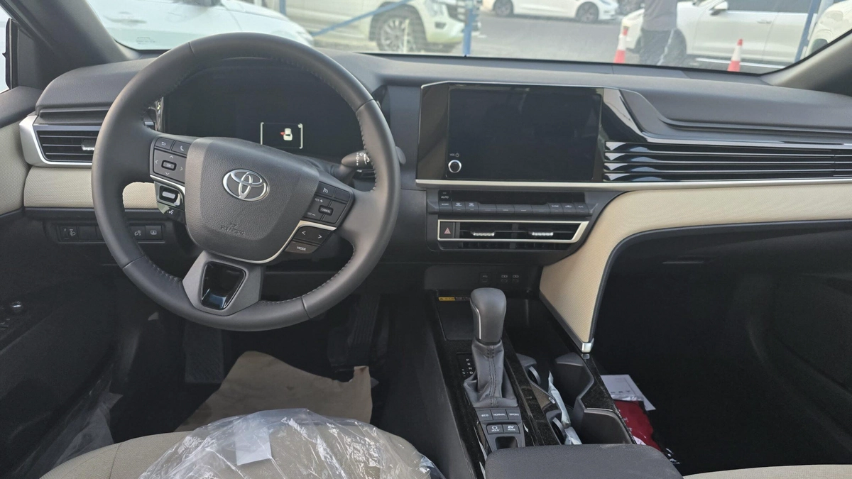 TOYOTA CAMRY LE 2.5L HYBRID 2026 – GCC SPECIFICATION