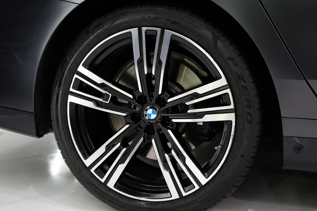 BMW 740i M Sport 2026-16-16