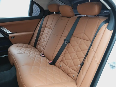 BMW 7-Series 735i 2025 GCC Specs-11
