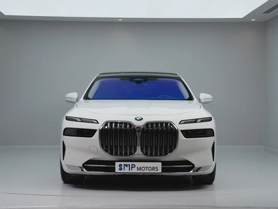 BMW 7-Series 735i 2025 GCC Specs-1