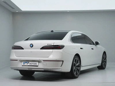 BMW 7-Series 735i 2025 GCC Specs-4