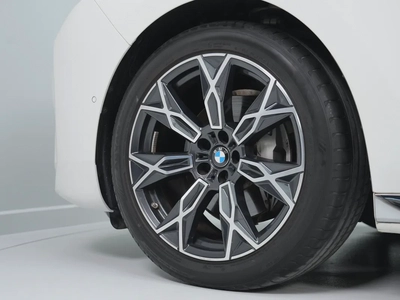 BMW 7-Series 735i 2025 GCC Specs-5