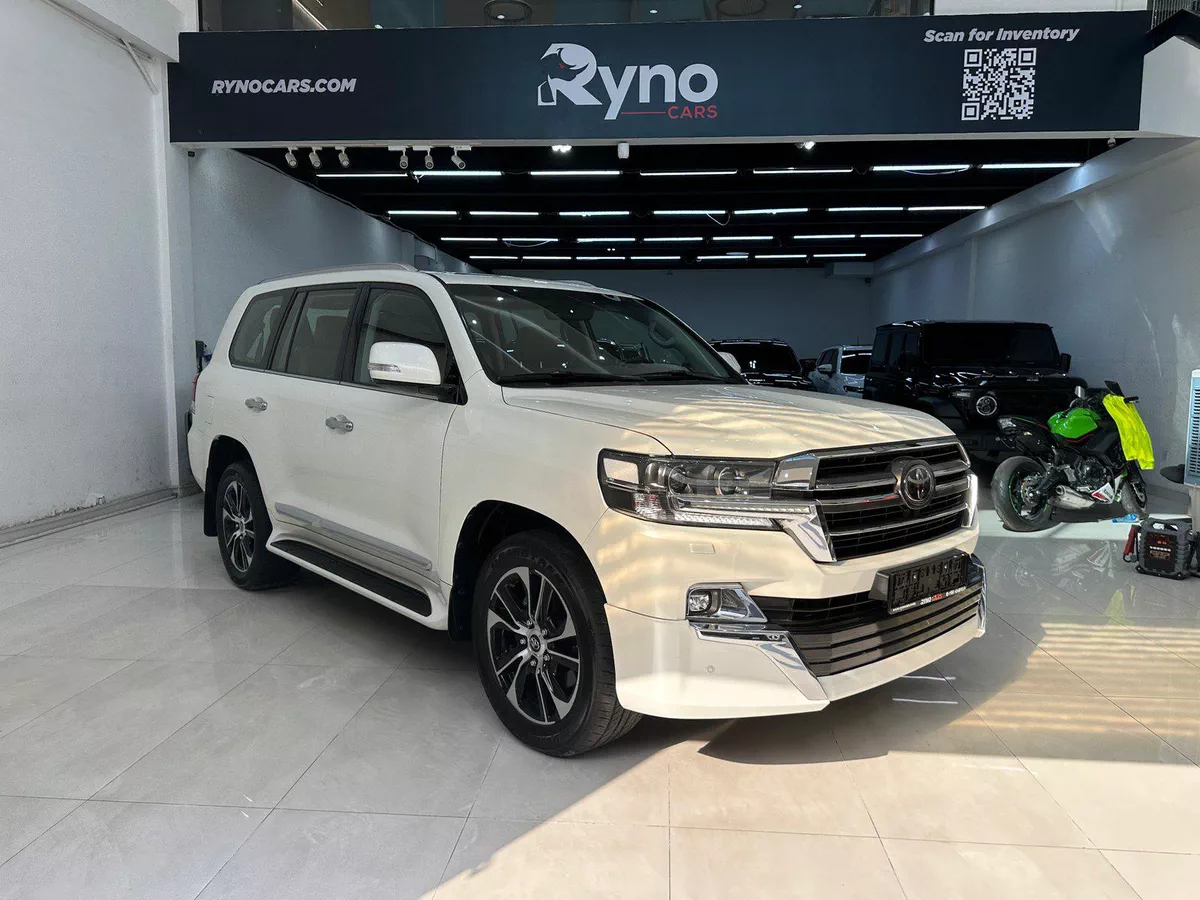 2021 Toyota Land Cruiser GXR Grand Touring 4.6L V8 // EMI Starts from 3,900 AED
