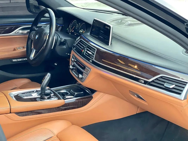 BMW 750Li xDrive 2018 GCC Specs - Pristine Condition