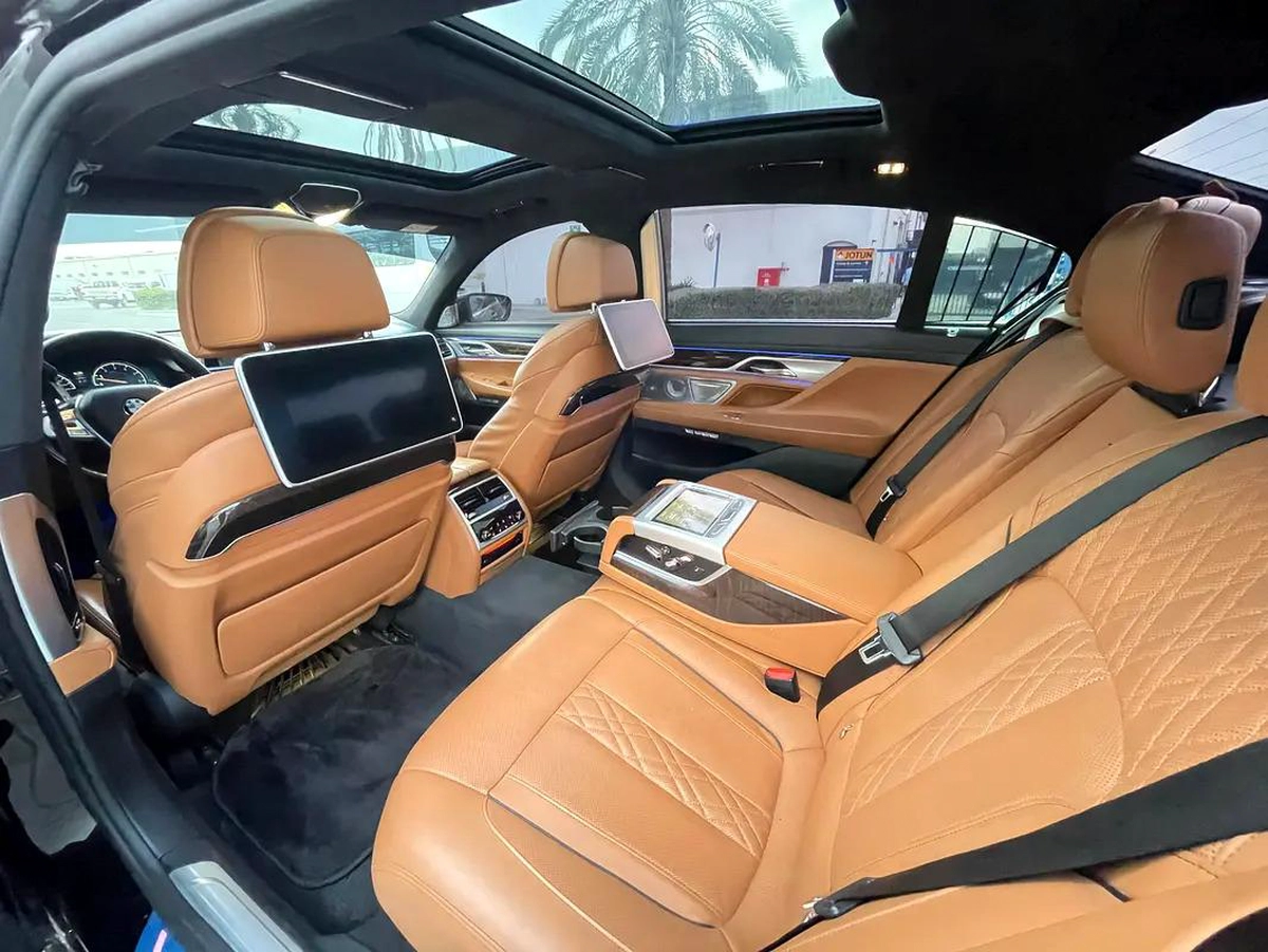 BMW 750Li xDrive 2018 GCC Specs - Pristine Condition-14-14