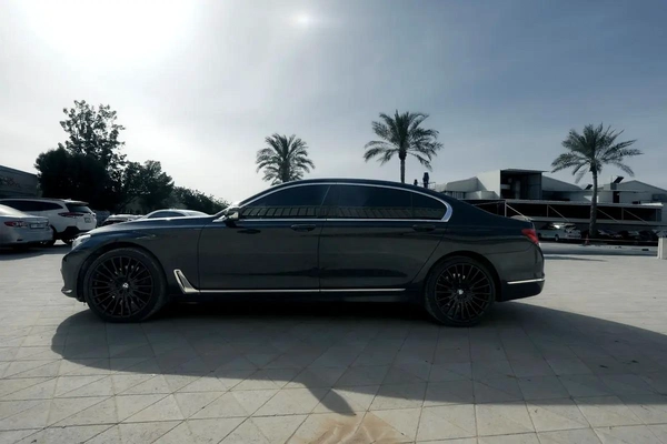 BMW 750Li xDrive 2018 GCC Specs - Pristine Condition