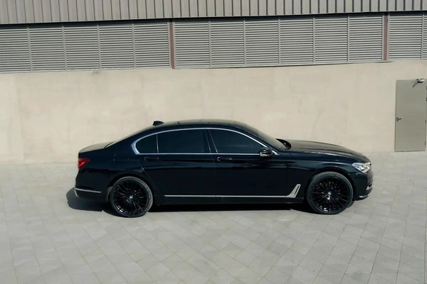 BMW 750Li xDrive 2018 GCC Specs - Pristine Condition