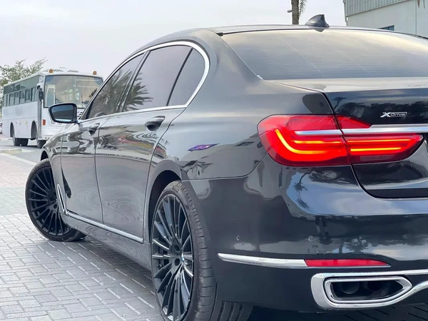 BMW 750Li xDrive 2018 GCC Specs - Pristine Condition