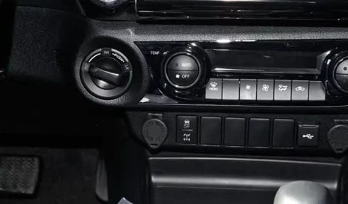 Toyota Hilux Adventure 4.0L-7-0