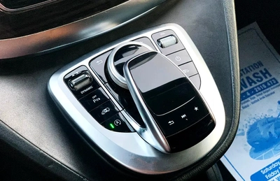Mercedes-Benz V-Class V 250-9