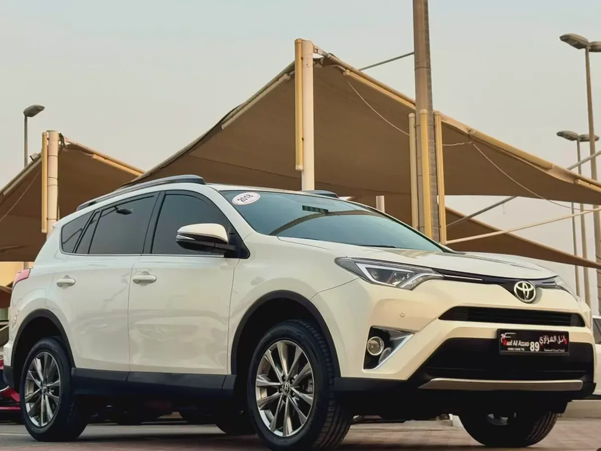 Toyota RAV4 VXR 2018 | GCC Specs | Full Option | Excellent Condition-2-2