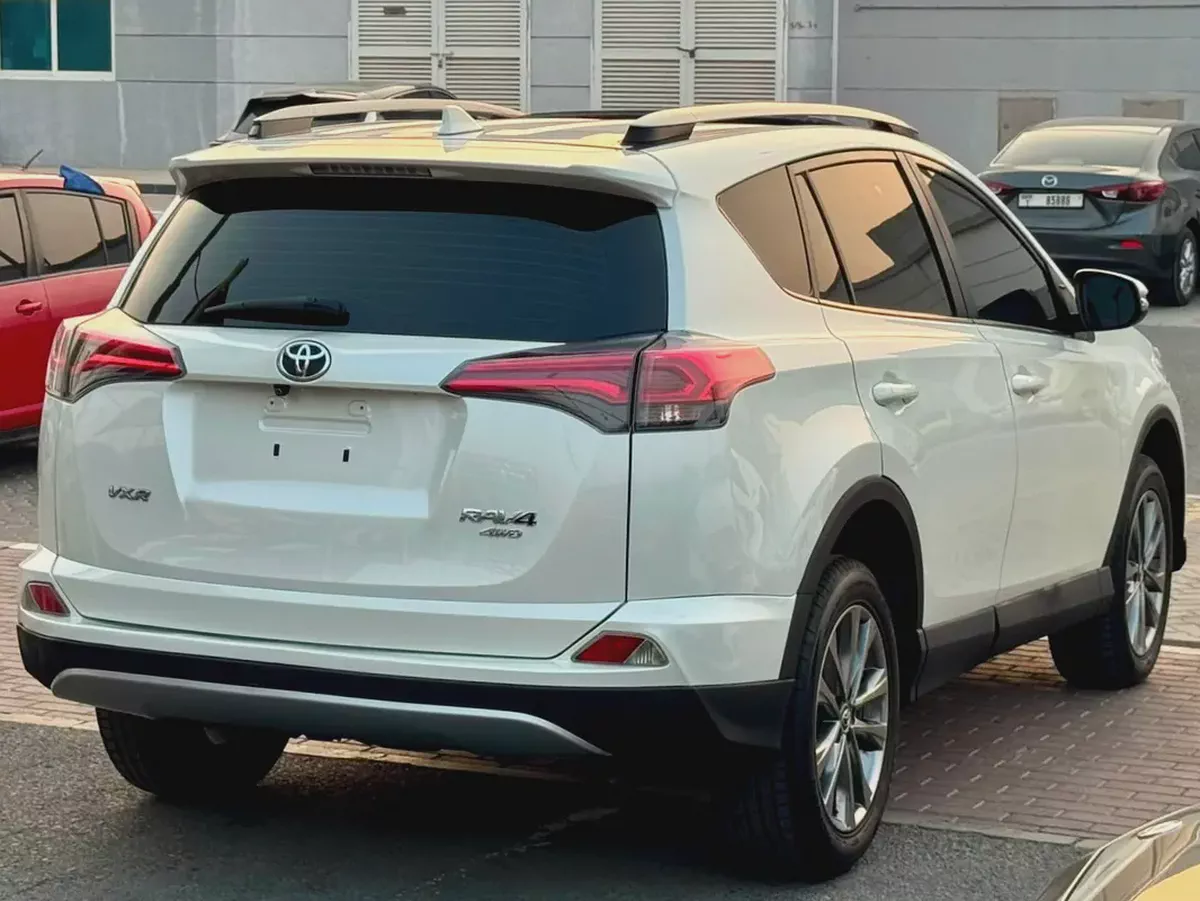 Toyota RAV4 VXR 2018 | GCC Specs | Full Option | Excellent Condition-3-3